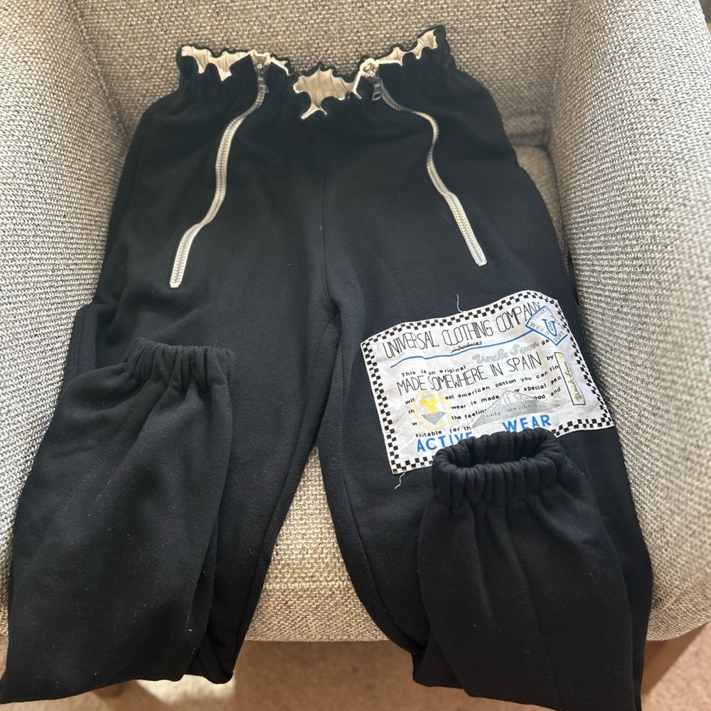 Vintage black Universal Clothing Company sweat pants. M
